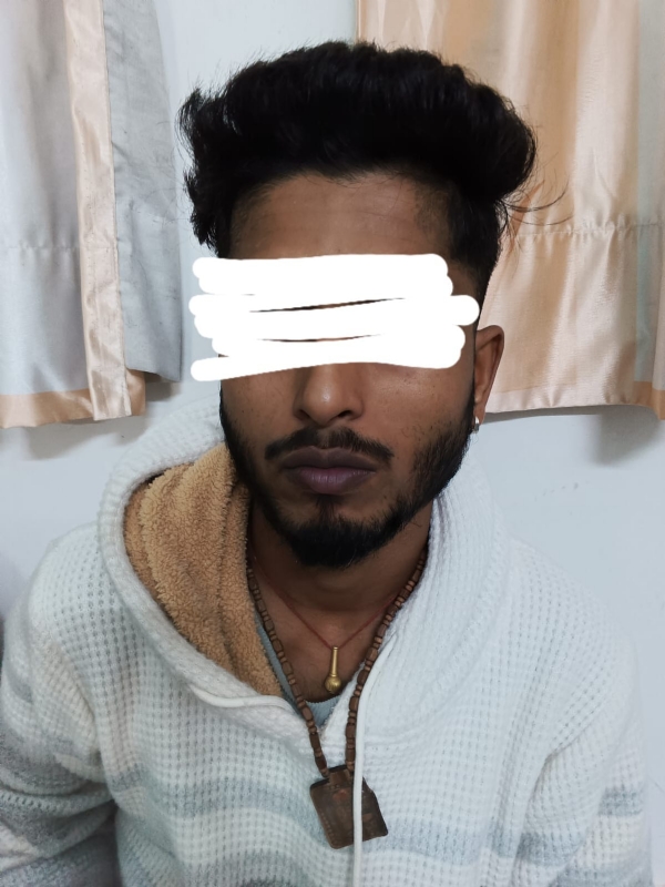 एसटीएफ के हाथों गिरफ्तार शख्स एसटीएफ के हाथों गिरफ्तार शख्स