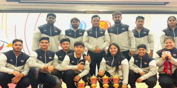 एशियाई युवा भारोत्तोलन चैंपियनशिप में भारतीय टीम