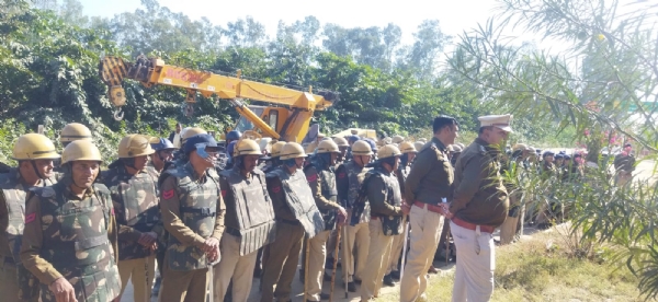 दातासिंह वाला बॉर्डर पर तैनात पुलिसबल। दातासिंह वाला बॉर्डर पर तैनात पुलिसबल।