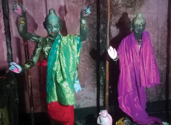 बांग्लादेश में तोड़ी गई मूर्ति बांग्लादेश में तोड़ी गई मूर्ति