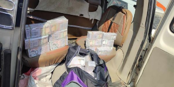Fake currency seized by Police