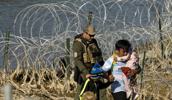 फिलहाल अवैध रूप से सीमापार करने वाले प्रवासियों की गिरफ्तारी नहीं हो सकेगी। फोटो-इंटरनेट मीडिया 