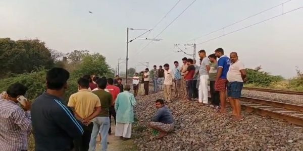 खूनी रेल पथ : रेलवे ट्रैक पर युवक का पैर कटा शव मिला