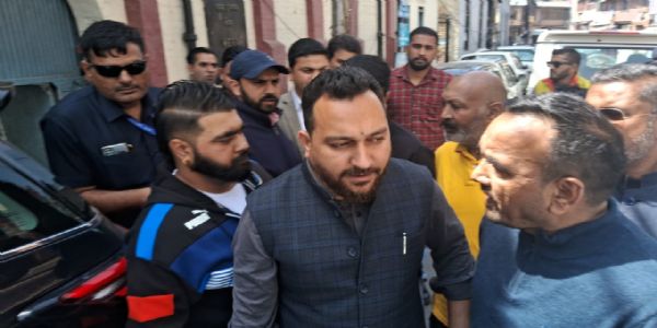 शिमला पुलिस के समक्ष पेश हुए निर्दलीय विधायक आशीष शर्मा, कांग्रेस सरकार पर लगाए आरोप
