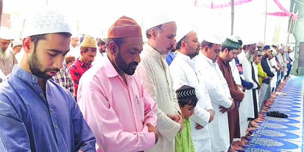 रमजान के तीसरे जुमे पर मस्जिदों में नमाज अदा की गई