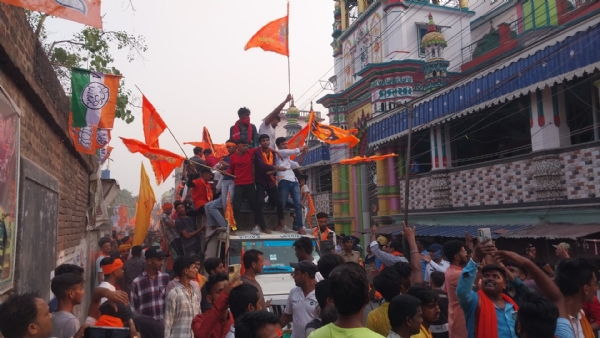 रिषड़ा में पूरे भव्यता के साथ निकली श्रीरामनवमी की शोभायात्रा, सुरक्षा के रहे कड़े बंदोबस्त