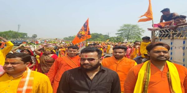 बथनाहा में रामनवमी पर निकले जुलूस में हजारों राम भक्त हुए शामिल
