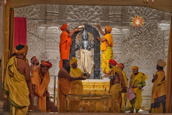 श्री रामनवमी की पावन बेला में आज श्री राम जन्मभूमि मंदिर में प्रभु श्री रामलला सरकार का दिव्य अभिषेक किया गया। फोटो-श्रीराम जन्मभूमि तीर्थ क्षेत्र के एक्स हैंडल से साभार