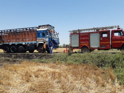 जबलपुर : कलेक्टर ने किया ईवीएम से भरे ट्रक में आग लगने का खंडन