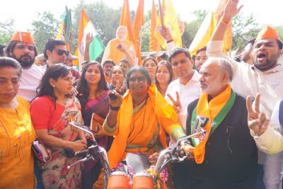 वोट फॉर मोदी, वोट फॉर नेशन के लक्ष्य लेकर राज लक्ष्मी ने बुलेट पर तय किया 21000 किलोमीटर का सफर