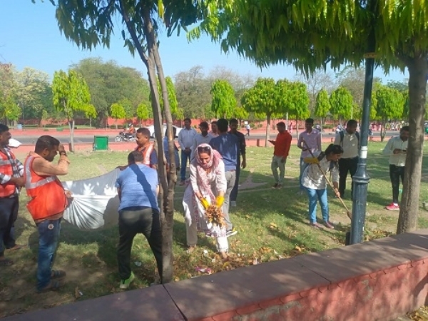 On World Heritage Day, Albert Hall was cleaned by running a cleaning campaign in Ramniwas Bagh.