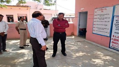 ग्वालियरः प्रेक्षक ने किया अंतरराज्यीय नाका एवं क्रिटिकल व संवेदनशील मतदान केन्द्रों का निरीक्षण