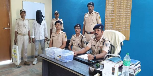 पहाड़पुर में हथियार और जिंदा कारतूस के साथ गिरफ्तार