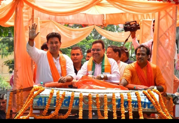 राजस्थान के मुख्यमंत्री ने उत्तरपाड़ा में किया रोड शो