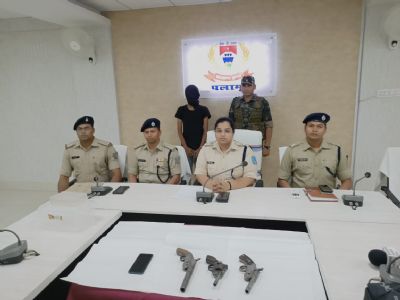 पलामू में तीन हथियार के साथ एक युवक गिरफ्तार, बिहार के बक्सर से लाया गया था अग्नेयास्त्र