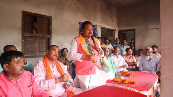 अररिया के सिकटी में भाजपा सांसद ने चुनाव कार्यालय का किया उद्घाटन