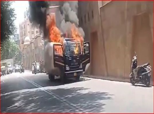 Police vehicle catches fire near Raj Bhavan