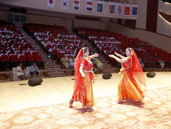 एम्स में आयोजित किया गया कथक नृत्य छाया विक्रम