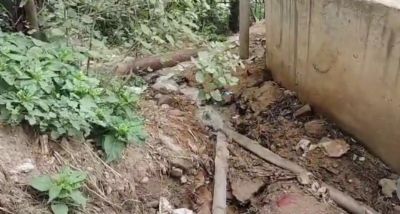 देविका में ट्रीटमेंट प्लांट की गंदगी देविका में डालने पर स्थानीय लोगों ने जताया रोष