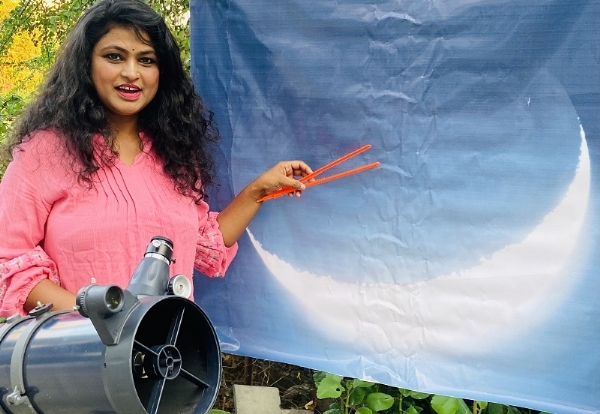शनिवार को पृथ्वी की चमक से चमकेगा हंसियाकार चंद्रमा शनिवार को पृथ्वी की चमक से चमकेगा हंसियाकार चंद्रमा