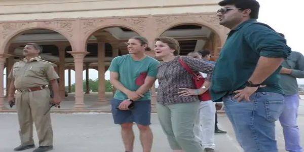 अमेरिकी राजदूत लैंसीना ने भरतपुर पहुंच म्यूजियम में शाही हथियारों की ली जानकारी