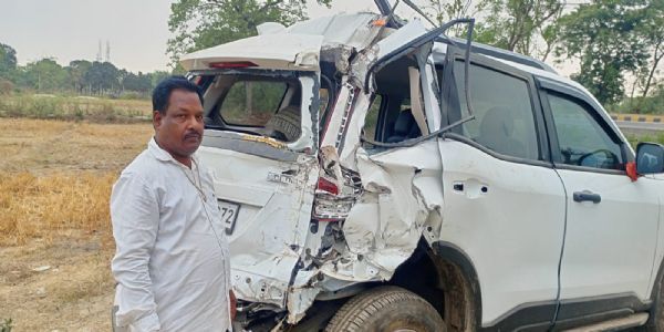 भाजपा नेता का दिखा मानवीय चेहरा,सड़क हादसे में घायल को मित्र की गाड़ी से पहुंचाया अस्पताल