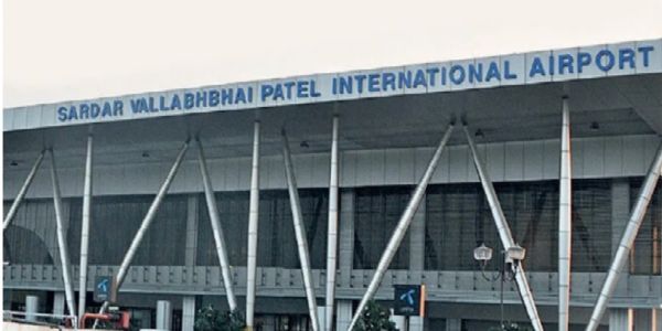 अहमदाबाद हवाईअड्डे को मिली बम से उड़ाने की धमकी