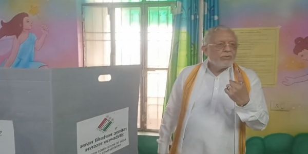 कैबिनेट मंत्री सुरेश कुमार खन्ना ने किया मतदान कहा,विपक्षी नहीं कर सकते भाजपा का मुकाबला
