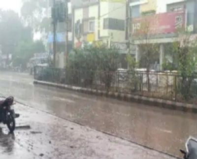रायपुर : राजधानी समेत प्रदेश के अन्य इलाकों में बारिश , आज तेज आंधी के साथ ओले गिरने की चेतावनी