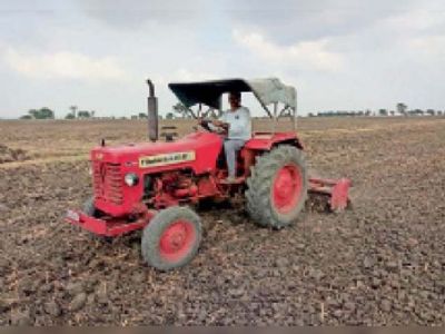 जगदलपुर : बस्तर संभाग में हुई बारिश के बाद धान के अच्छे उत्पादन हेतु खेत में उतरे किसान