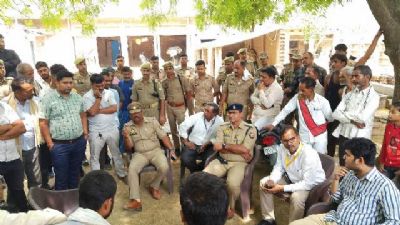 घाटमपुर के जलाला गांव में मतदान के लिए अधिकारियों को करनी पड़ी मिन्नतें