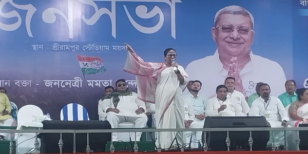 चुनावी हवा बदल रही है : ममता बनर्जी