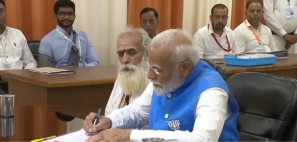 पीएम मोदी नामांकन करते हुए:फोटो बच्चा गुप्ता पीएम मोदी नामांकन करते हुए:फोटो बच्चा गुप्ता