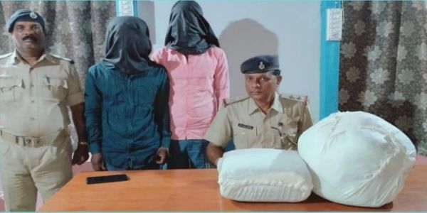 कुर्साकांटा पुलिस ने 13 किलो गांजा के साथ दो तस्कर को किया गिरफ्तार