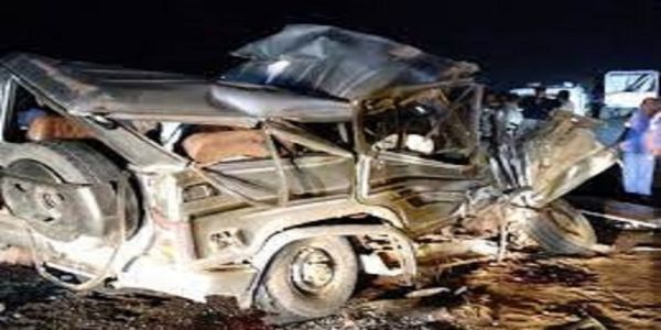 इंदौर में बेटमा के पास भीषण सड़क हादसा, खड़े ट्रक में घुसी कार, 8 लोगों की मौत