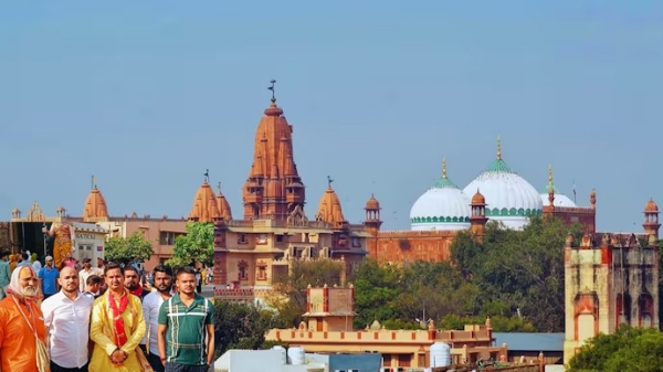हिंदूवादी नेता दिनेश शर्मा अपने समर्थकों के साथ हिंदूवादी नेता दिनेश शर्मा अपने समर्थकों के साथ