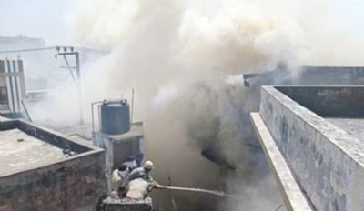फोम के गोदाम में लगी भीषण आग, लाखों रुपए का माल जला