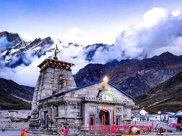 चारधाम यात्रा के लिए पंजीकरण 18 लाख पार, मई तक फुल-अब जून महीने की मिल रही तिथि चारधाम यात्रा के लिए पंजीकरण 18 लाख पार, मई तक फुल-अब जून महीने की मिल रही तिथि