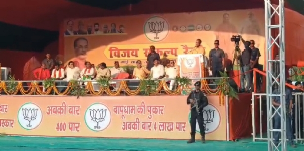अरेराज में चुनावी सभा को संबोधित करते यूपी के सीएम योगी आदित्यनाथ