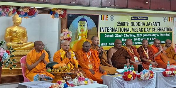 बुद्ध पूर्णिमा पर देश-विदेश से आये बौद्ध भिक्षुओं ने दिया विश्व शांति का संदेश