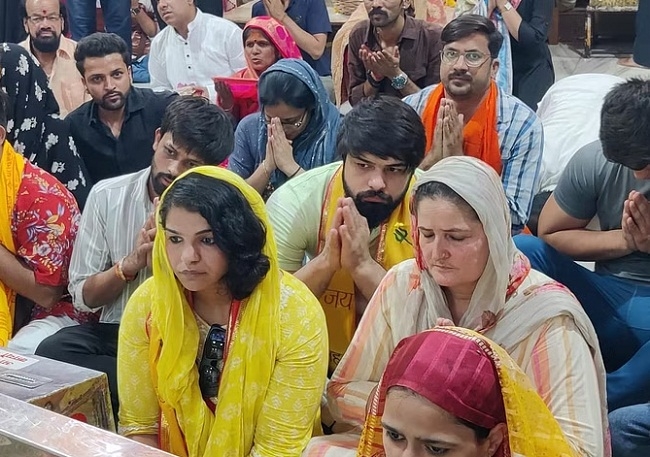 उज्जैनः पहलवान साक्षी मलिक और सत्यव्रत कादियान ने किए भगवान महाकाल के दर्शन