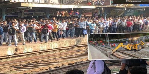 मध्य रेलवे के 63 घंटे के मेगा ब्लॉक से मुंबईवासी परेशान, स्टेशनों पर यात्रियों की भारी भीड़ मध्य रेलवे के 63 घंटे के मेगा ब्लॉक से मुंबईवासी परेशान, स्टेशनों पर यात्रियों की भारी भीड़