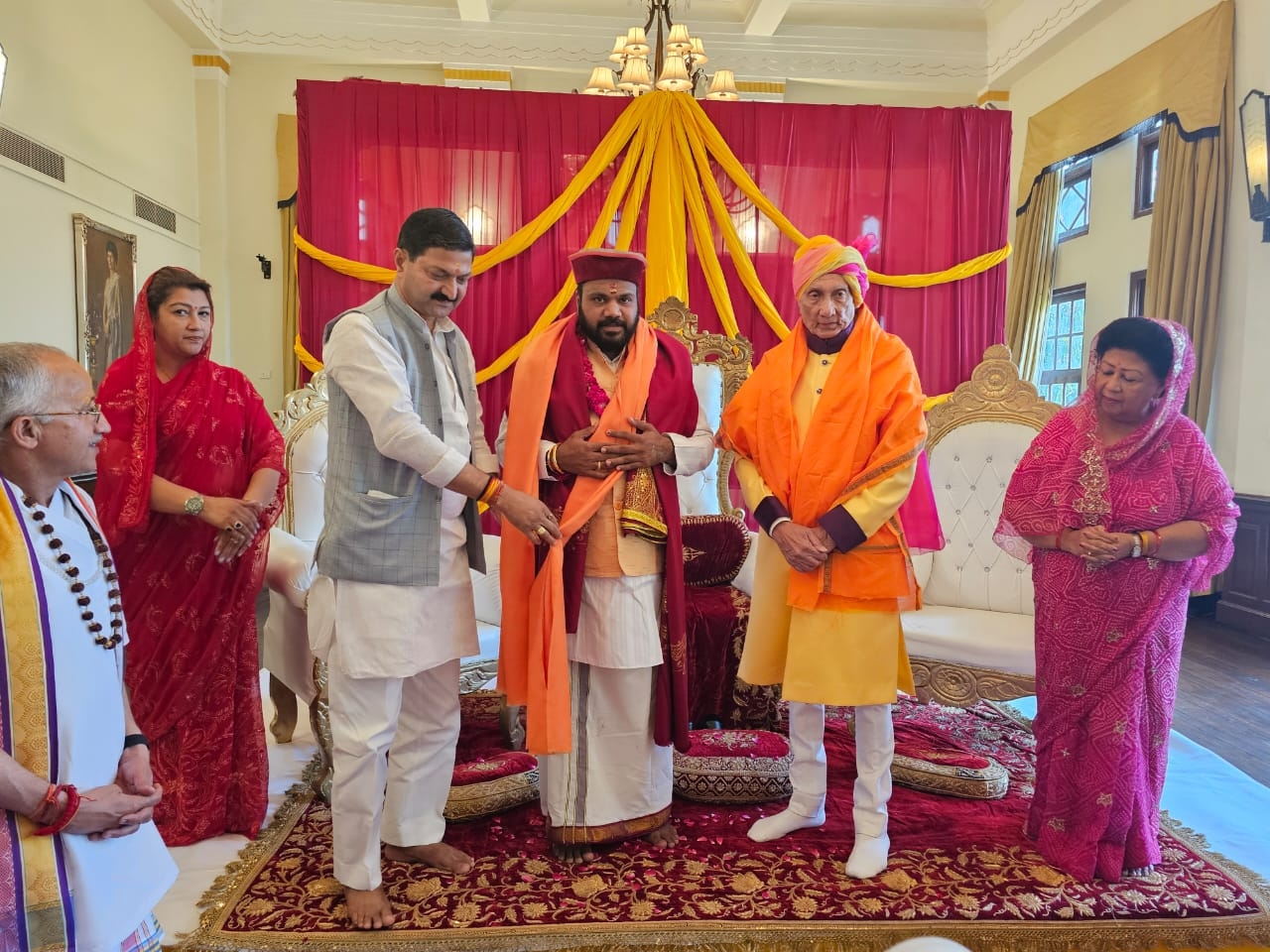 बदरीनाथ धाम के रावल ईश्वर प्रसाद नंबूदरी का टिहरी राज दरबार में पट्टाभिषेक।