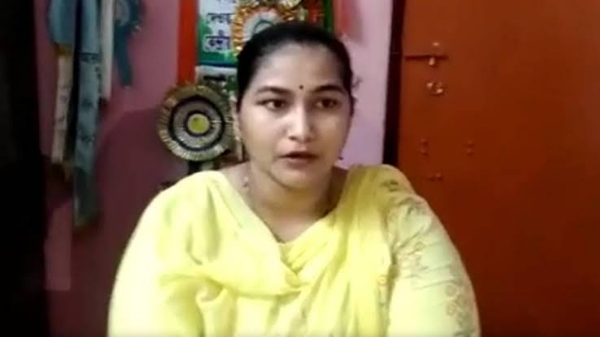 आरामबाग में मंच पर आने का आमंत्रण नहीं मिलने पर बिफरीं अपरूपा आरामबाग में मंच पर आने का आमंत्रण नहीं मिलने पर बिफरीं अपरूपा