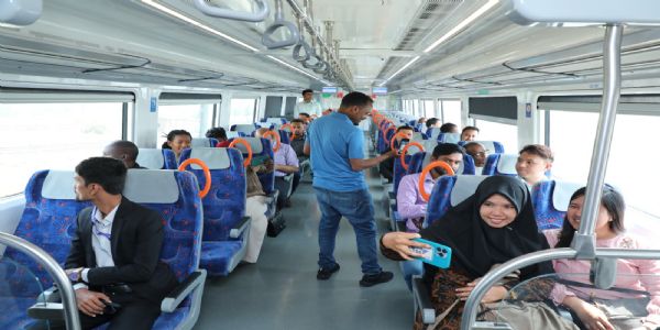नमो भारत ट्रेन तपती गर्मी में यात्रियों को करा रही आरामदायक यात्रा अनुभव