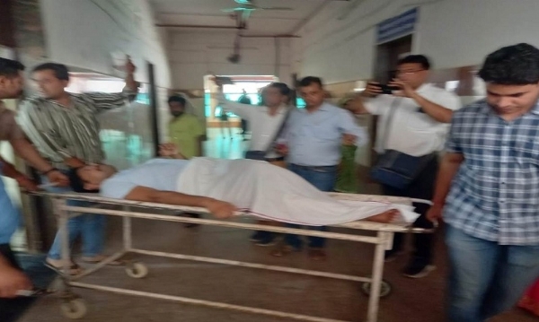 मुरैनाः सब इंस्पेक्टर के पैर में लगी गोली, गंभीर अवस्‍था में अस्‍पताल में भर्ती
