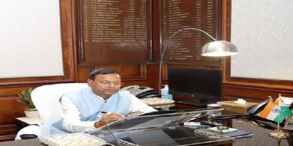 वित्‍त राज्य मंत्री का पदभार संभालते पंकज चौधरी 