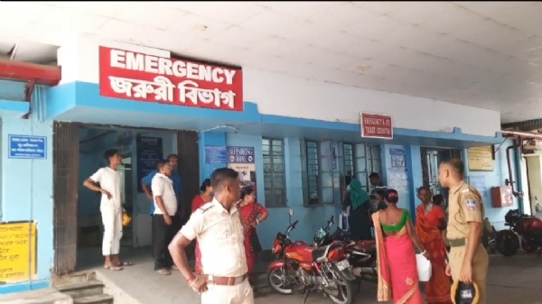 चंदननगर अस्पताल परिसर में प्रशासन ने बढ़ाई सुरक्षा, युवक के हत्या मामले में पांच गिरफ्तार
चंदननगर अस्पताल परिसर में प्रशासन ने बढ़ाई सुरक्षा, युवक के हत्या मामले में पांच गिरफ्तार