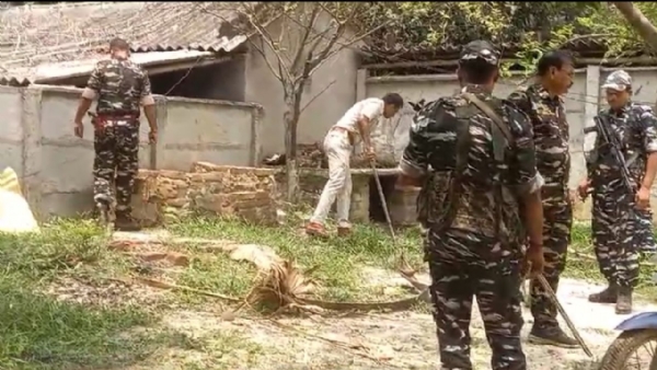 विस्फोट के बाद पयाग गांव में पहुंची फोरेंसिक टीम
