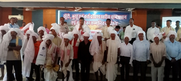 ग्राम प्रधानों को सम्मानित किया गया